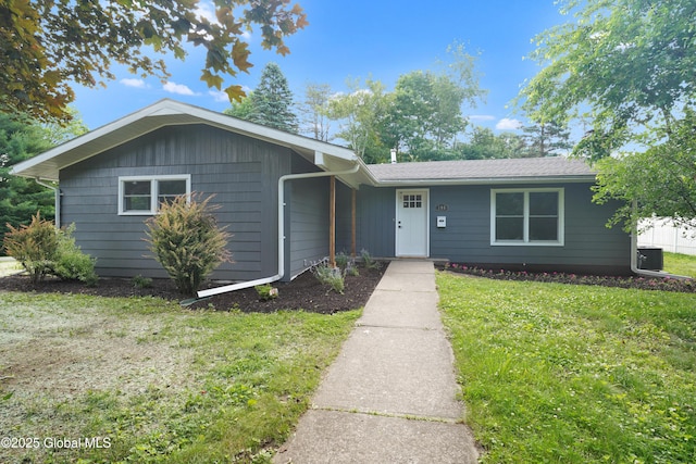 106 E Berkley Sq, Glenville, NY 12302 - ranch-style house with a front yard