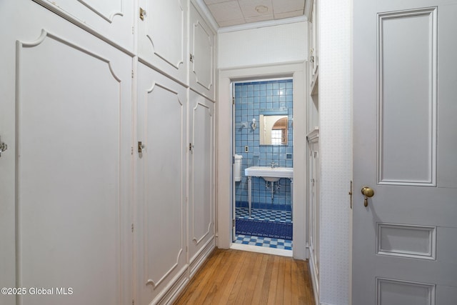 2125 Rosendale Rd, Niskayuna, NY 12309 - hallway with light wood-style flooring