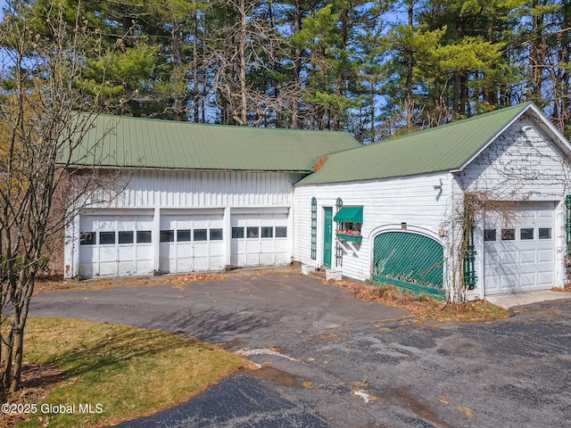 2125 Rosendale Rd, Niskayuna, NY 12309 - view of garage