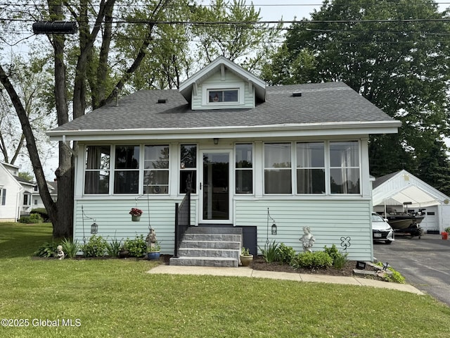 8 Hackett St, Bethlehem, NY 12158 - bungalow featuring entry steps, a shingled roof, and a front yard