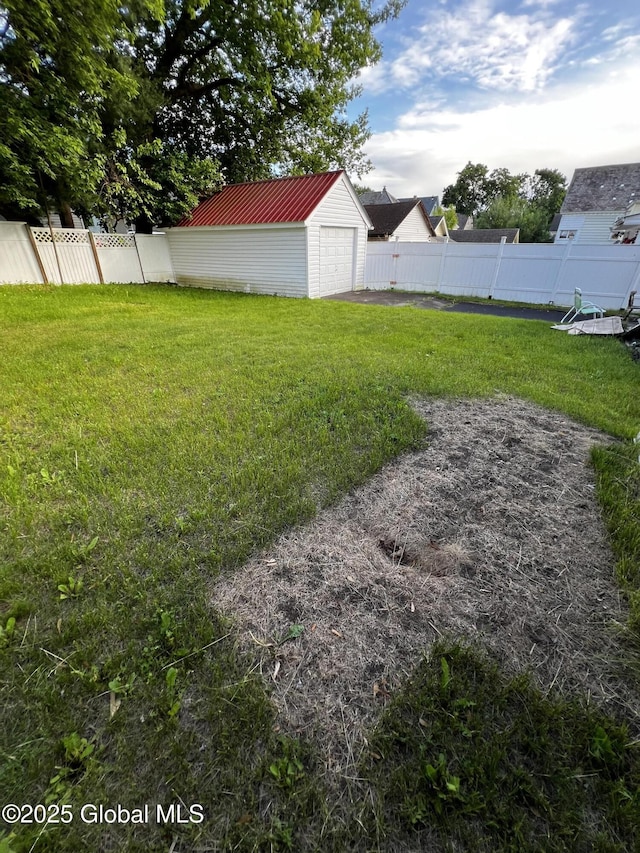94 Willow Ave, Schenectady, NY 12304 - view of yard with an outbuilding and a garage