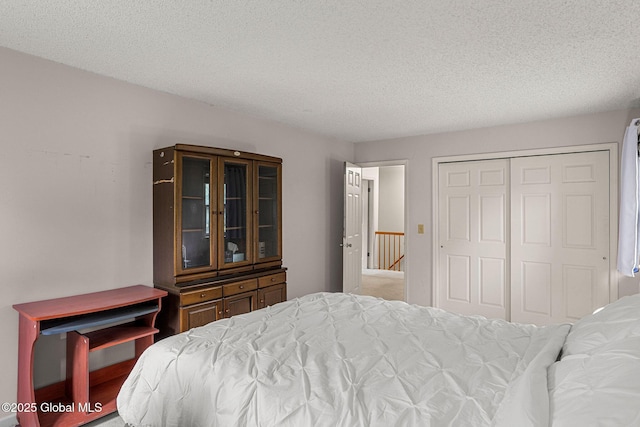 228 Vincenza Ln, Guilderland, NY 12303 - bedroom featuring a textured ceiling and a closet