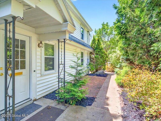 2 Van Rensselear St, Saratoga Springs, Inside, NY 12866 - view of side of home