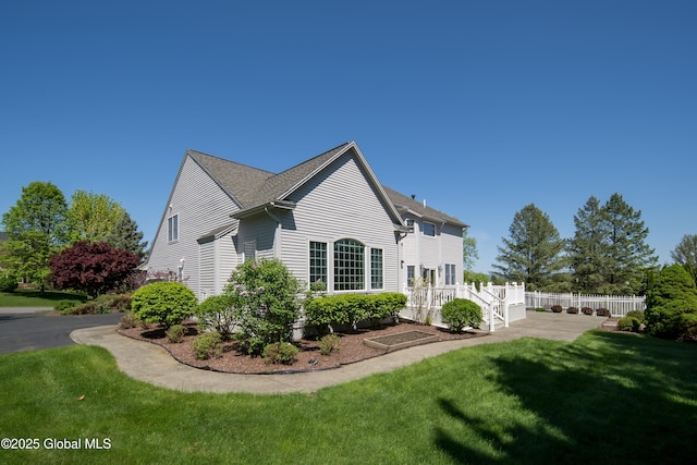 1 Avalon Ct, Colonie, NY 12211 - view of side of property with a lawn