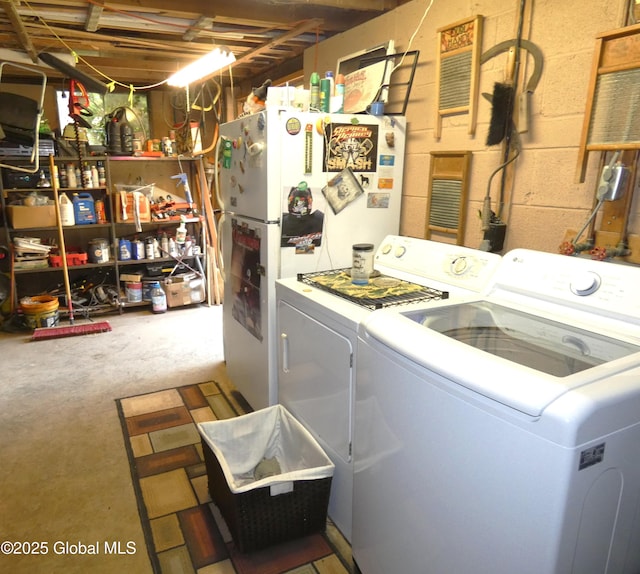2541 N Line Rd, Galway, NY 12074 - laundry room with washer and clothes dryer
