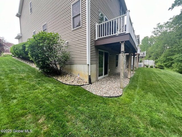 181 Fieldstone Dr, Niskayuna, NY 12304 - view of side of property featuring a yard and a balcony