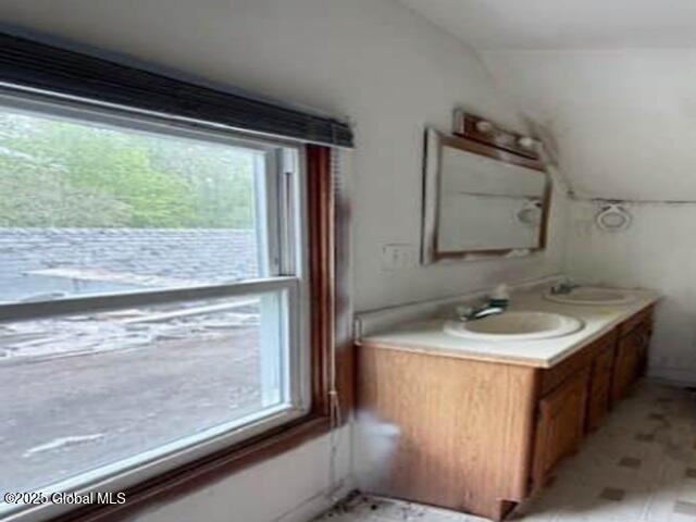19 Washington St, Cambridge, NY 12816
