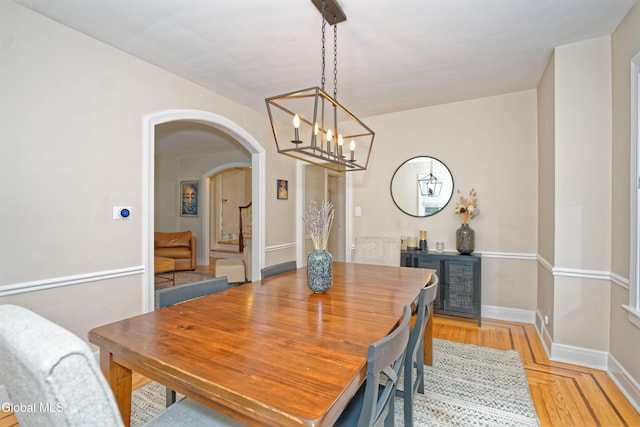 5 Kakely St, Albany, NY 12208 - dining area featuring a chandelier and arched walkways