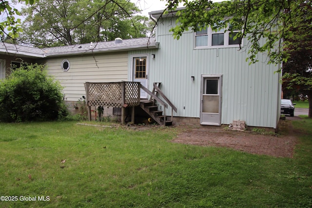 58 Fisler Ave, Colonie, NY 12304 - back of property featuring a yard
