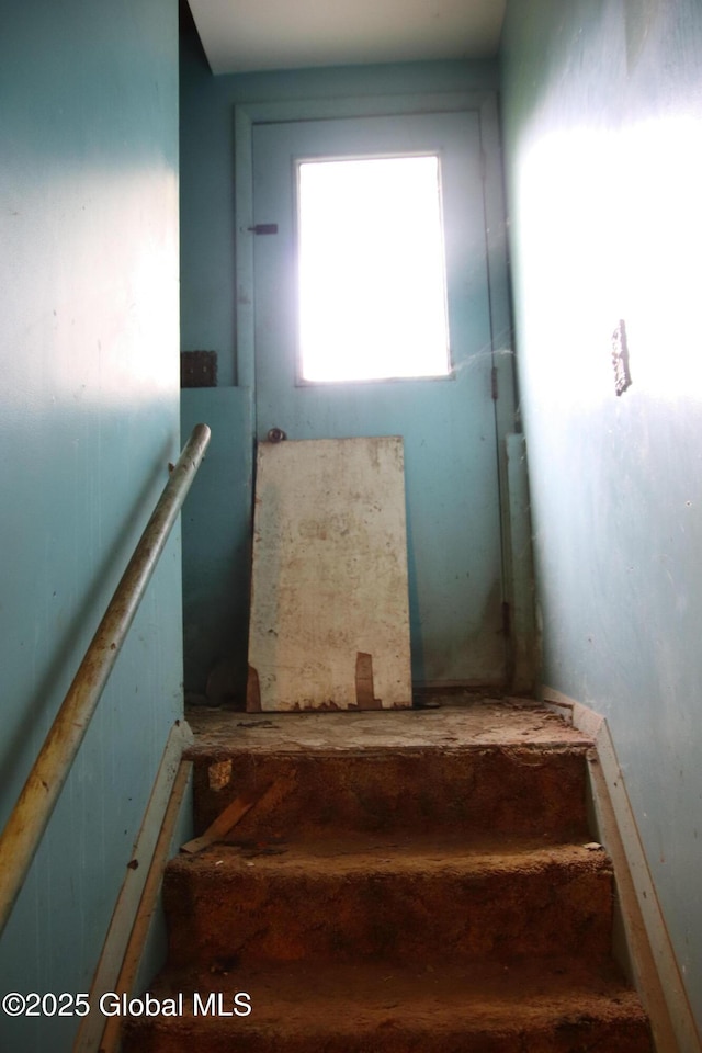 58 Fisler Ave, Colonie, NY 12304 - view of stairway