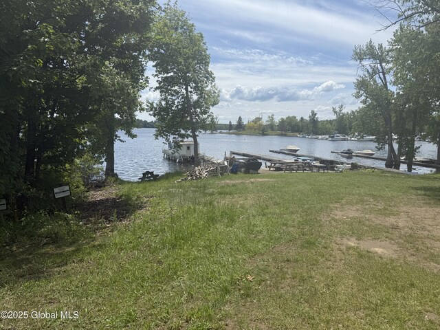 107 Lakeside Dr, Mayfield, NY 12117
