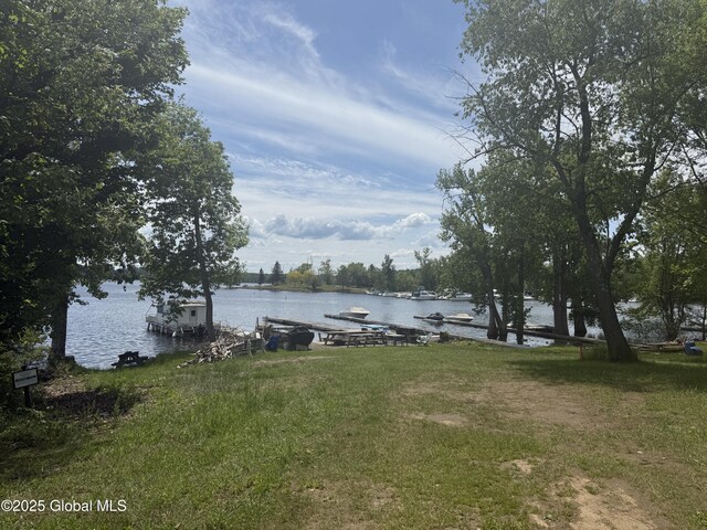 107 Lakeside Dr, Mayfield, NY 12117