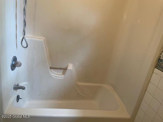 2070 Grand Blvd, Niskayuna, NY 12309 - full bath with tub / shower combination