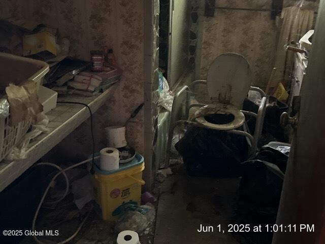 6 Sumter Ave, Guilderland, NY 12203 - view of bathroom