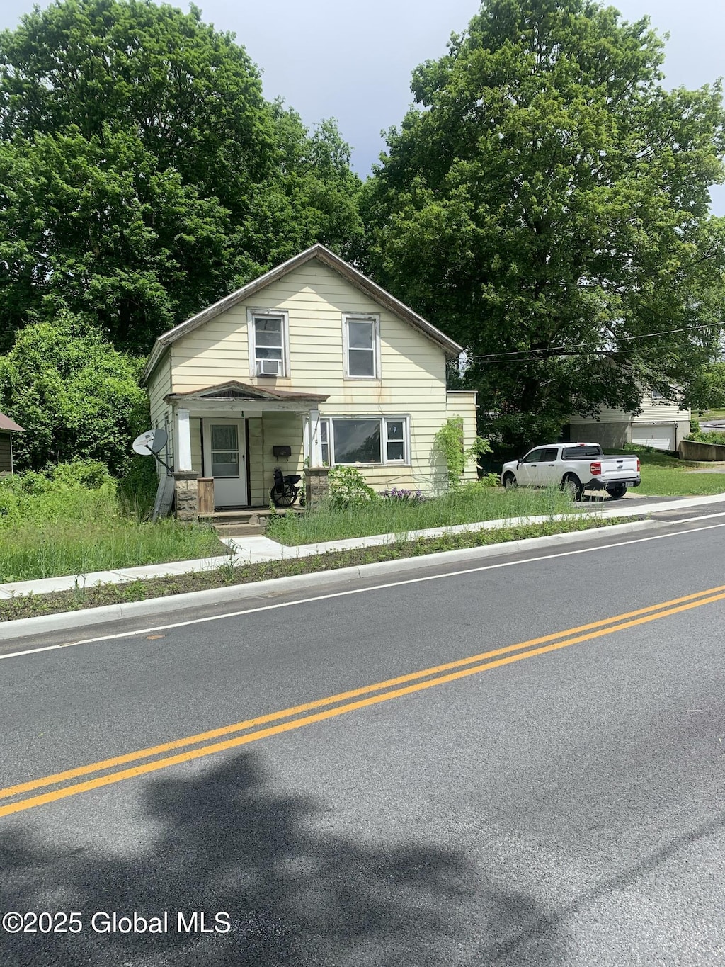 5 Maple Ave, Fort Edward, NY 12828 - bungalow-style home featuring covered porch