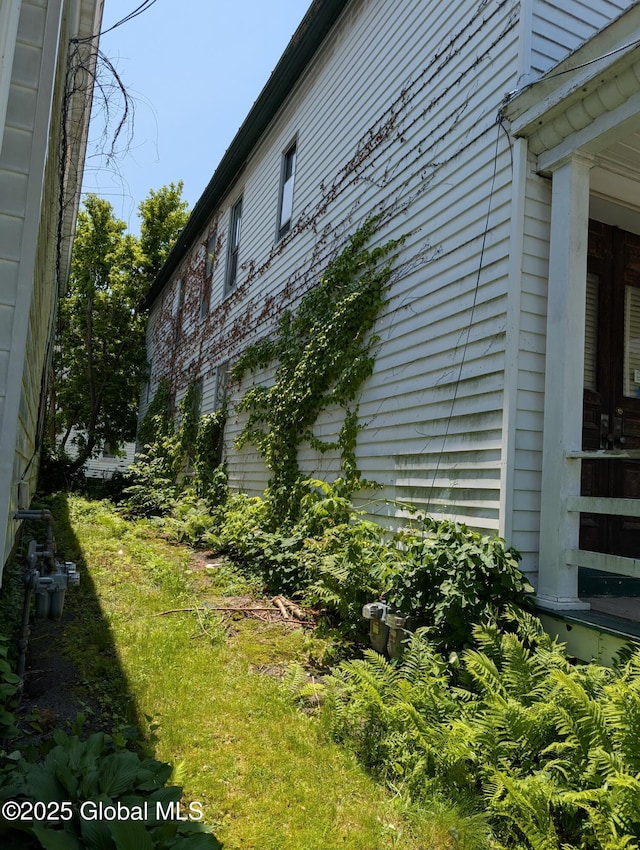 6 123rd St, Troy, NY 12182 - view of side of home