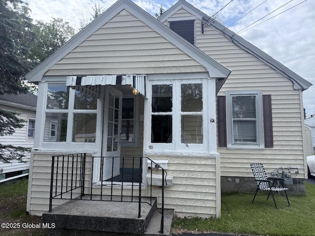12 Birch Ave, Colonie, NY 12205 - bungalow-style house with crawl space and entry steps