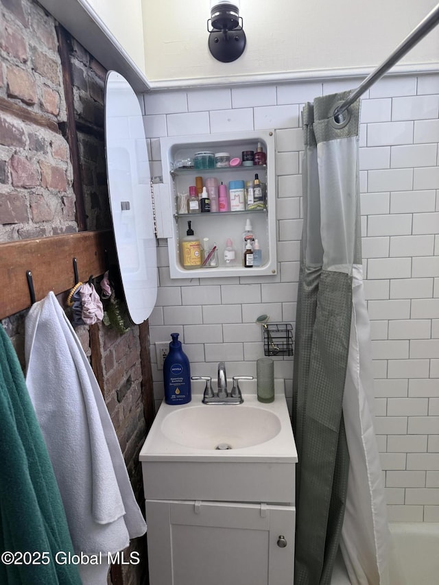 304 Green St, Schenectady, NY 12305 - bathroom with vanity and shower / tub combo with curtain