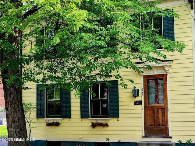 304 Green St, Schenectady, NY 12305 - view of doorway to property
