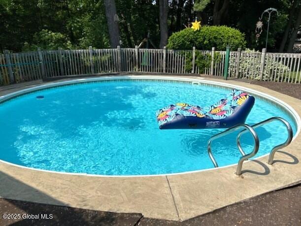 92 Fiddlers Ln, Colonie, NY 12110 - view of pool