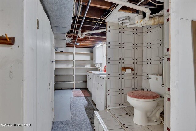 327 Sullivan Rd, Schenectady, NY 12304 - bathroom with toilet