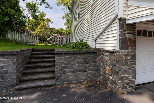 1269 Hawthorn Rd, Niskayuna, NY 12309 - view of stairway