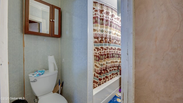 16 Caroline St, Amsterdam, NY 12010 - full bath featuring toilet, tile walls, and shower / bath combination with curtain