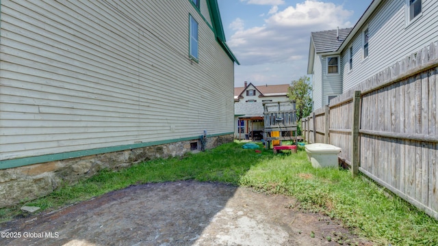 16 Caroline St, Amsterdam, NY 12010 - view of yard