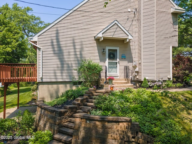 1401 Balltown Rd, Niskayuna, NY 12309 - view of front of house with a deck