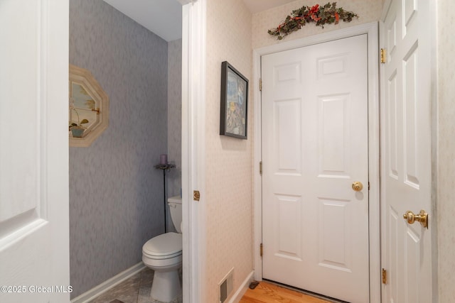 1401 Balltown Rd, Niskayuna, NY 12309 - bathroom featuring toilet and wallpapered walls