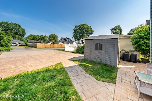 2420 Guilderland Ave, Schenectady, NY 12306 - view of yard featuring a patio area