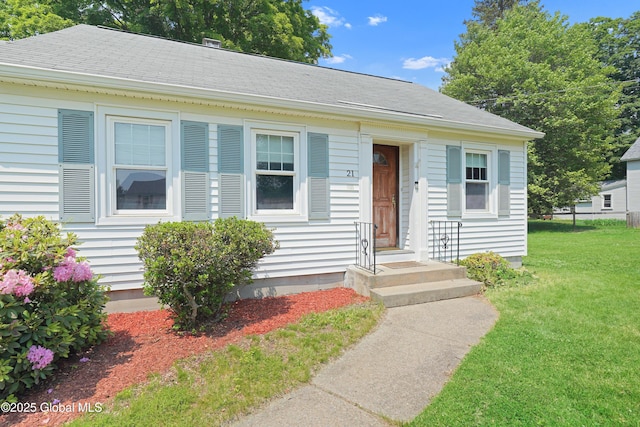 21 Lewis St, Ballston Spa, NY 12020 - bungalow-style house with a shingled roof and a front yard