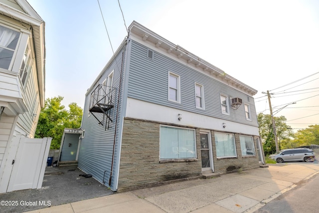 1374 10th Ave, Schenectady, NY 12303 - view of property with stone siding