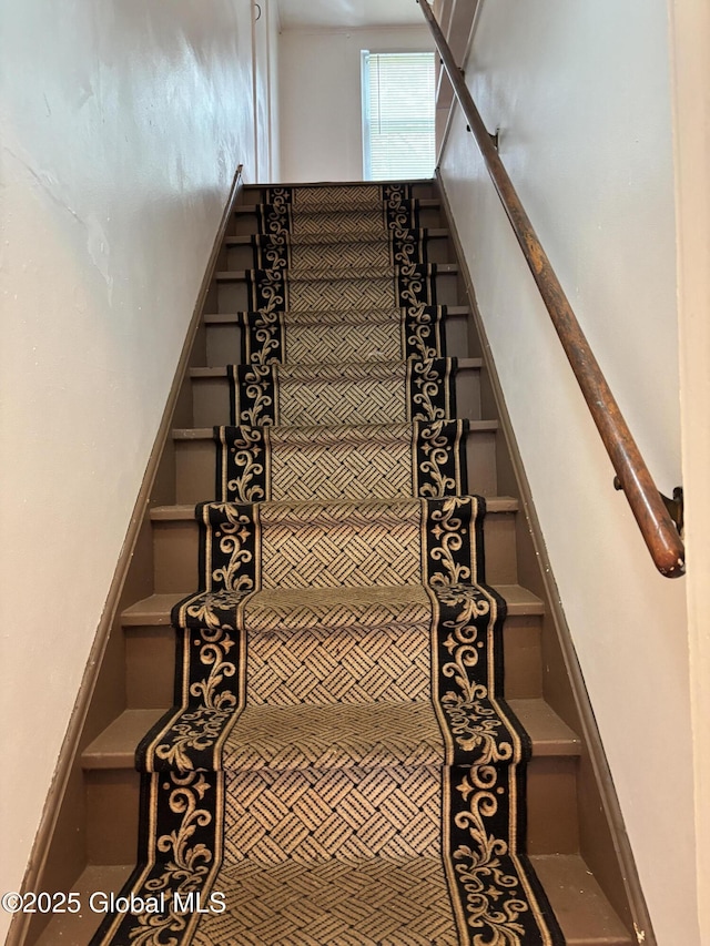 1922 Regent St, Niskayuna, NY 12309 - view of staircase