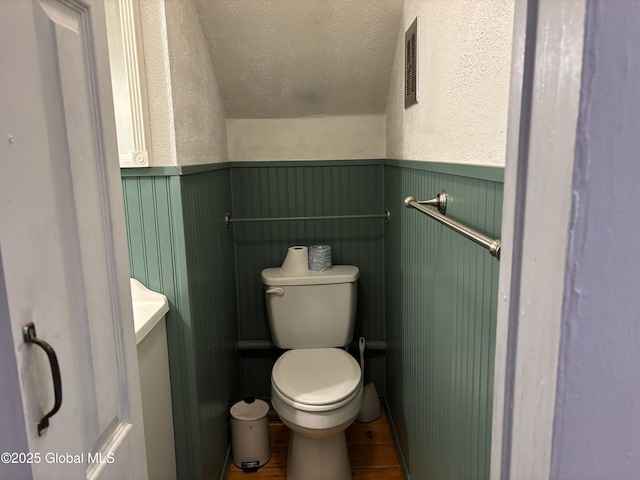 1922 Regent St, Niskayuna, NY 12309 - half bathroom with wainscoting and a textured ceiling