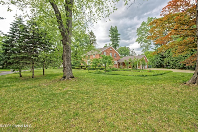 805 Karenwald Ln, Schenectady, NY 12309 - view of green lawn