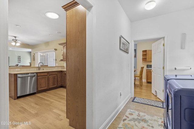 41 Jean Pl, Guilderland, NY 12303 - laundry area featuring washing machine and clothes dryer, a ceiling fan, and light wood-style floors