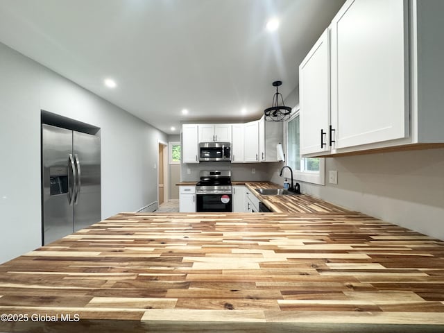 10 Kasper Dr, Colonie, NY 12211 - kitchen with appliances with stainless steel finishes, a sink, healthy amount of natural light, a peninsula, and recessed lighting