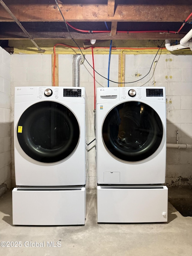 10 Kasper Dr, Colonie, NY 12211 - washroom featuring washer and clothes dryer