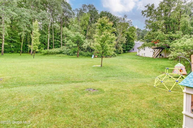 4 Tomohawk Pl, Johnstown, NY 12095 - view of green lawn