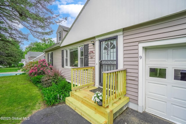 9 Arlene Ave, Guilderland, NY 12203 - property entrance with a lawn