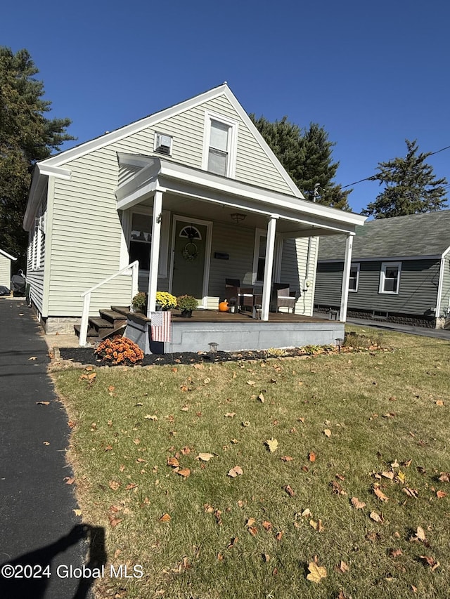 31 Wilson Ave, South Glens Falls, NY 12803 - view of front of house featuring covered porch and a front yard
