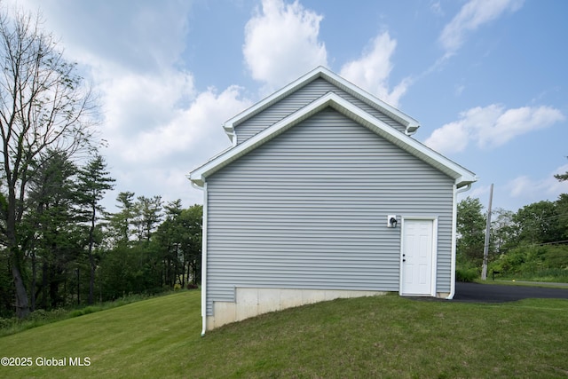 24 Utica Ave, Colonie, NY 12110 - view of side of home featuring a lawn