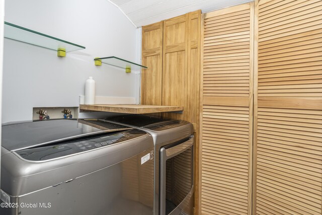 35 Magee Dr, Bethlehem, NY 12077 - laundry area with washer and clothes dryer