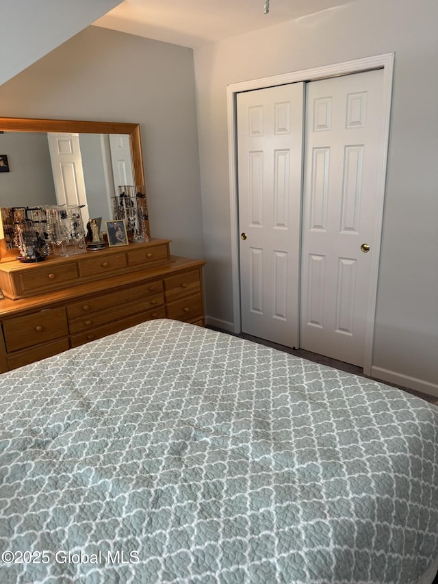 7048 Suzanne Ln, Guilderland, NY 12303 - bedroom featuring a closet
