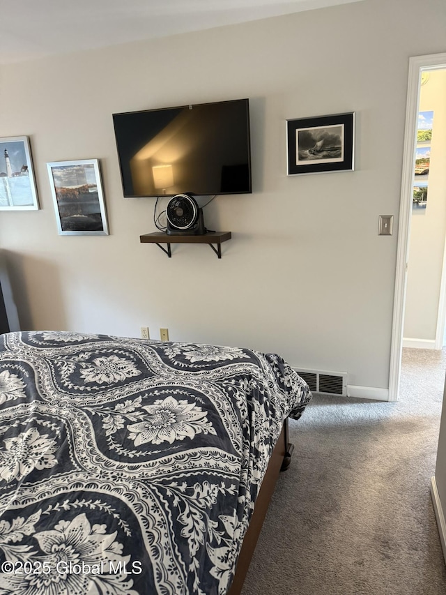 7048 Suzanne Ln, Guilderland, NY 12303 - carpeted bedroom with baseboards