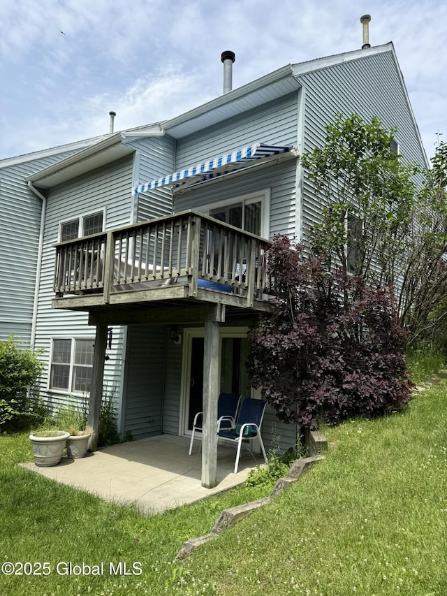 7048 Suzanne Ln, Guilderland, NY 12303 - rear view of property featuring a patio, a deck, and a lawn