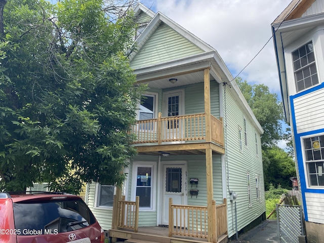 629 Lang St, Schenectady, NY 12308 - shotgun-style home with a balcony