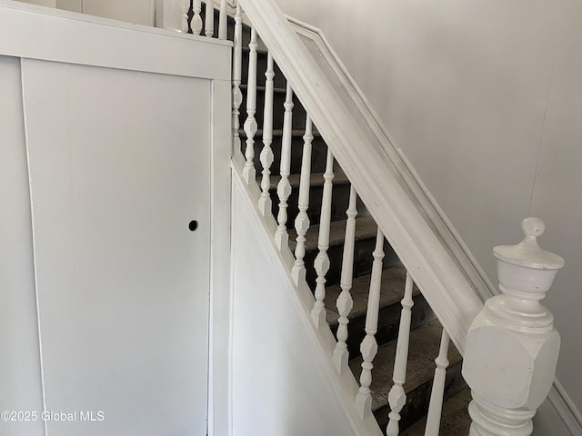 629 Lang St, Schenectady, NY 12308 - view of stairway