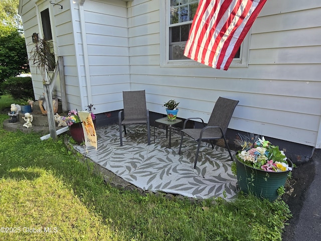 2922 Halsey Dr, Schenectady, NY 12304 - view of patio / terrace
